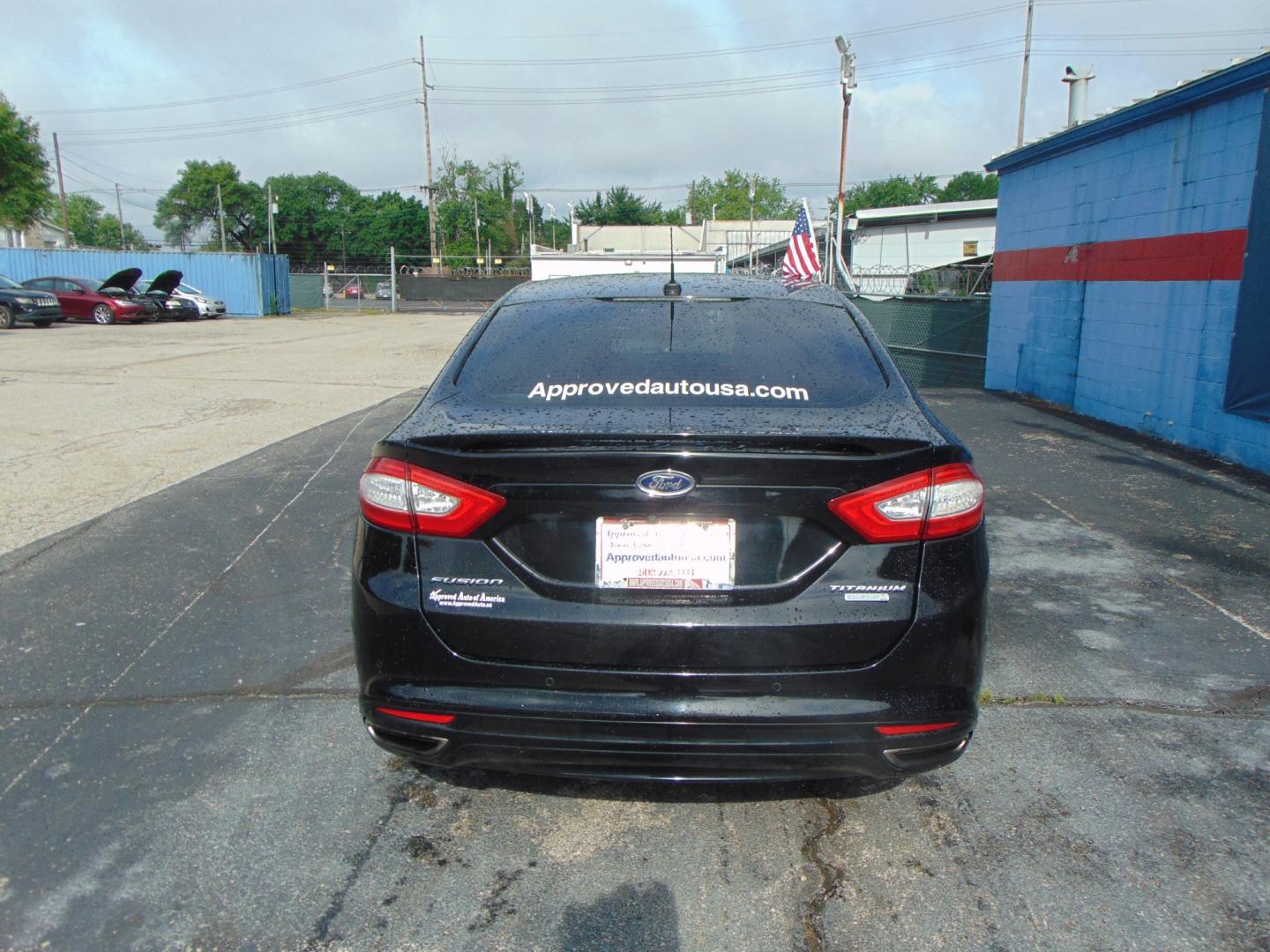 2016 Black Ford Fusion (3FA6P0K97GR) with an 4-Cyl EcoBoost 2.0T engine, Auto, 6-Spd SelectShift transmission, located at 2105 Dixie Hwy, Louisville, KY, 40210, (502) 772-3333, 38.220932, -85.795441 - Photo#7